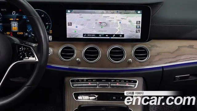 Mercedes-Benz E-Class — Фото автомобиля 15