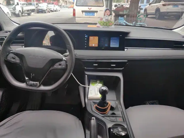 Roewe i5 — Фото автомобиля 12