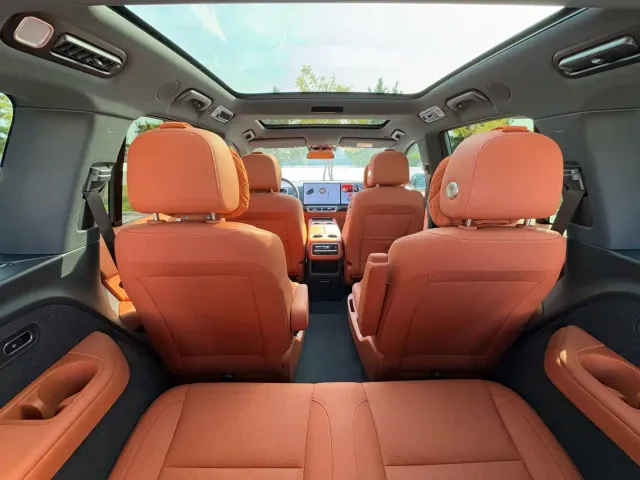 Li Auto L8 — Фото автомобиля 23