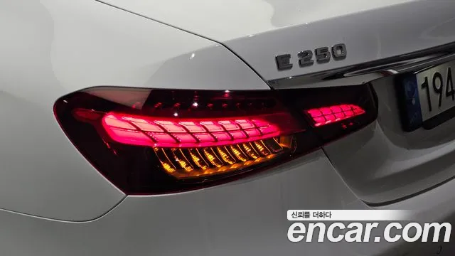 Mercedes-Benz E-Class — Фото автомобиля 19