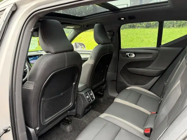 Volvo XC40 — Фото автомобиля 11