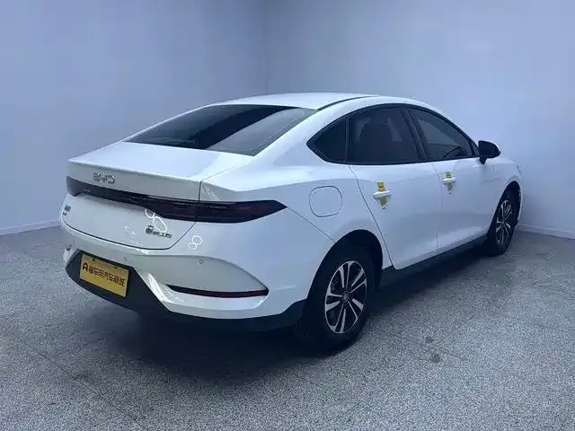 BYD Qin PLUS 2026 Model DM-i 210KM Progressive Edition — Фото автомобиля 9