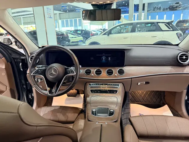 Mercedes-Benz E-Class — Фото автомобиля 12