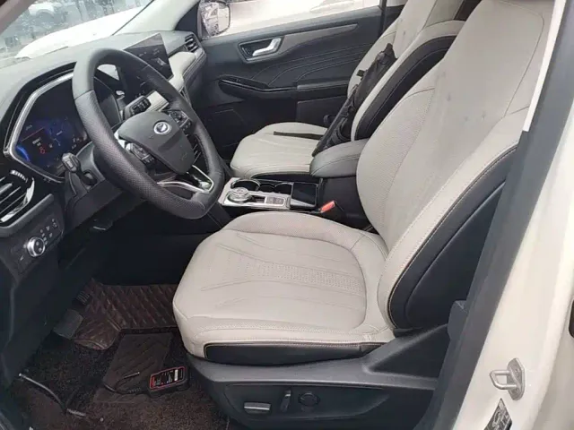 Ford Escape — Фото автомобиля 14