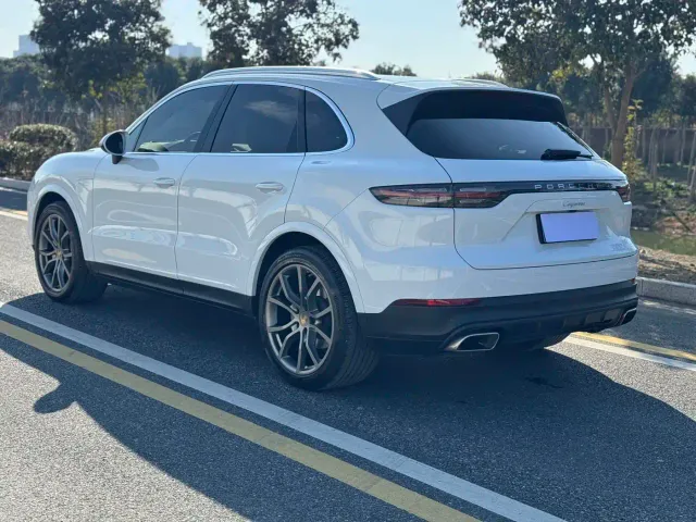 Porsche Cayenne — Фото автомобиля 7