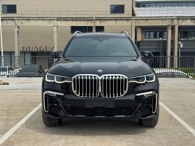 BMW X7 — Фото автомобиля 2