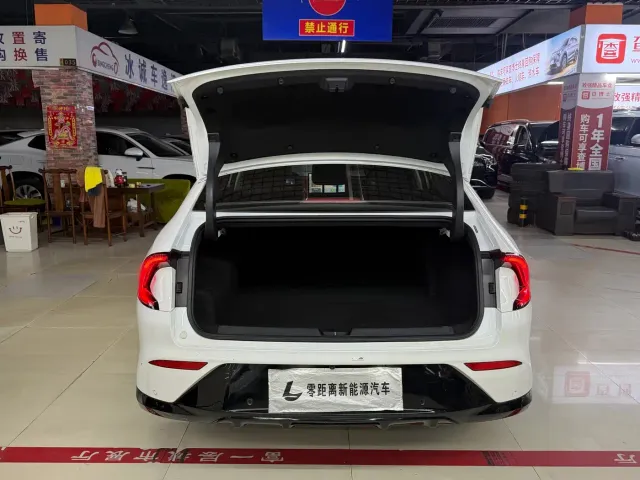 Wuling Starlight — Фото автомобиля 15
