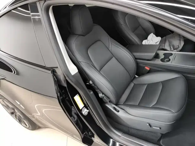 Tesla Model Y — Фото автомобиля 24