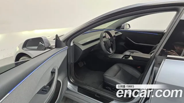 Tesla Model 3 — Фото автомобиля 15