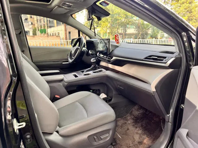 Toyota Sienna — Фото автомобиля 13