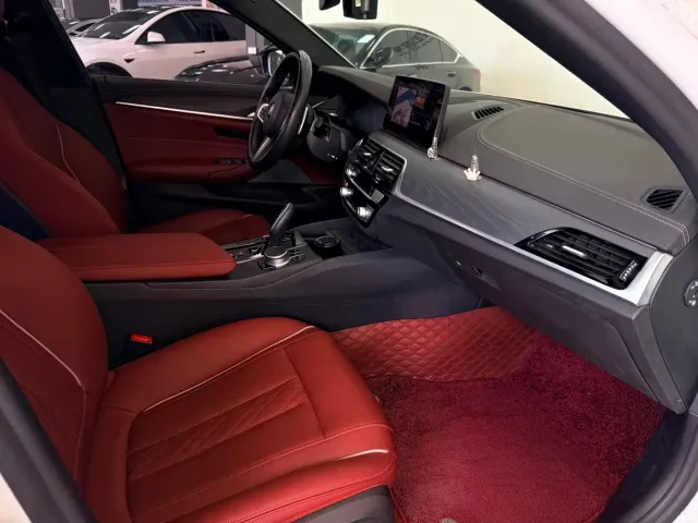 BMW 5 Series — Фото автомобиля 14