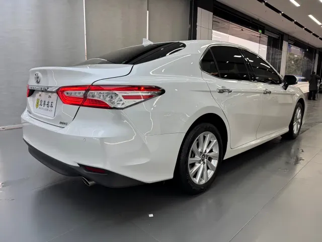 Toyota Camry — Фото автомобиля 6