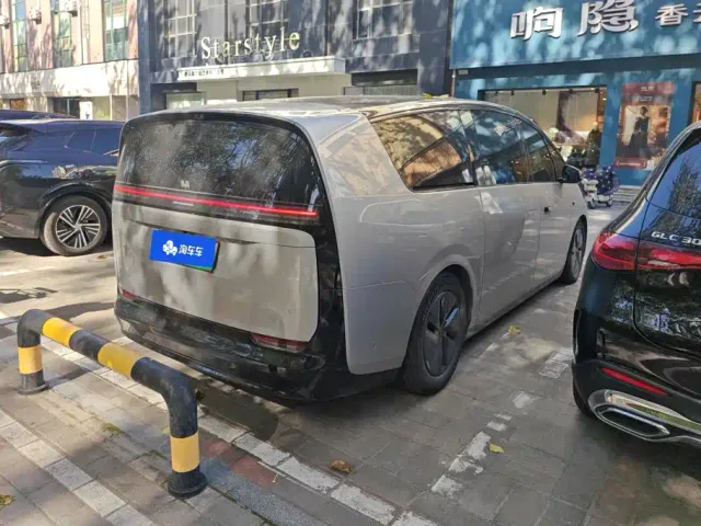 Li Auto MEGA — Фото автомобиля 3