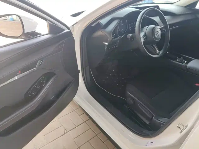 Mazda Axela — Фото автомобиля 15