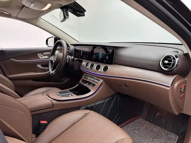 Mercedes-Benz E-Class — Фото автомобиля 11