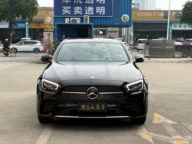 Mercedes-Benz E-Class — Фото автомобиля 2