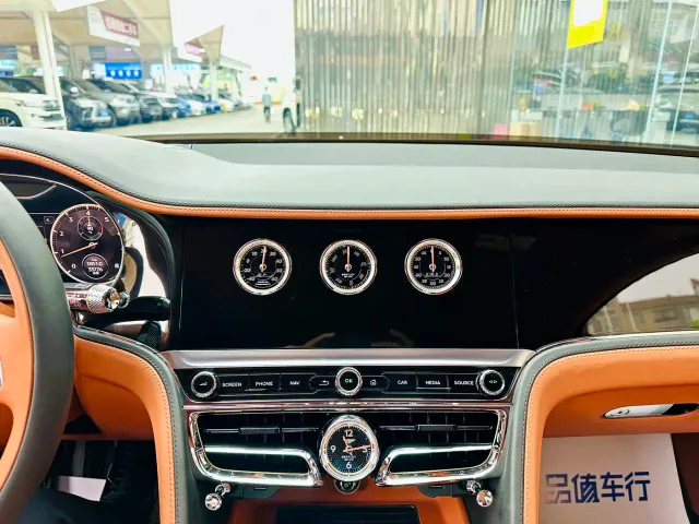 Bentley Flying Spur — Фото автомобиля 15