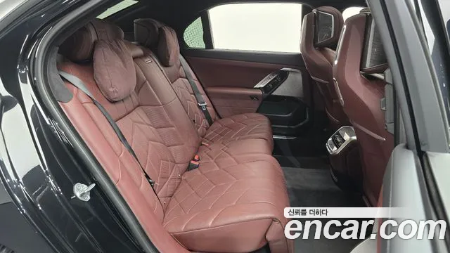 BMW 7-Series 7 серия (G70) 740i sDrive M Sport — Фото автомобиля 11