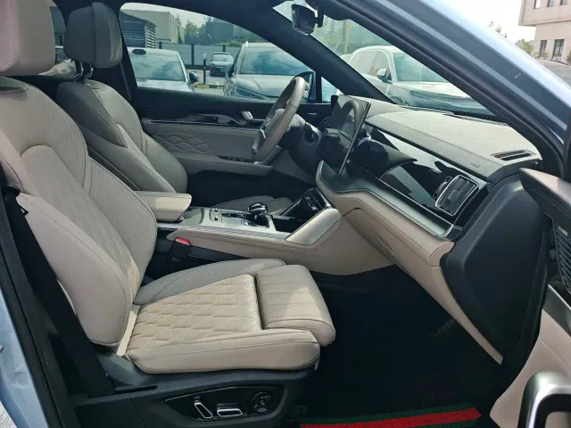 BYD Tang — Фото автомобиля 21