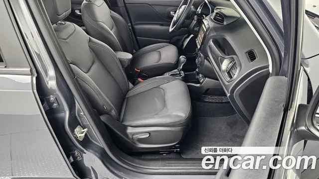 Jeep Renegade — Фото автомобиля 25