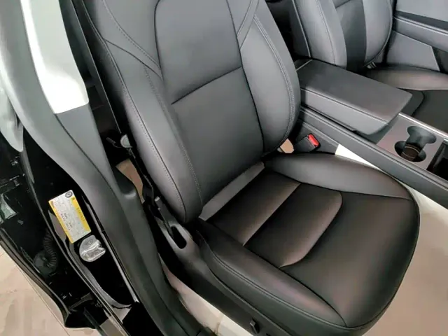 Tesla Model Y — Фото автомобиля 24