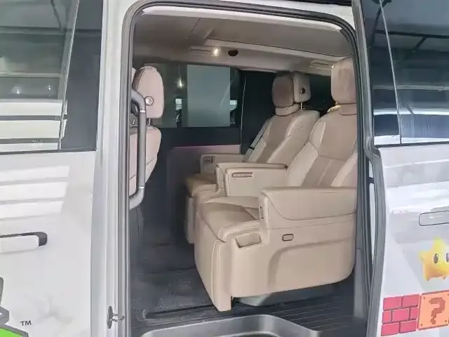 Li Auto MEGA — Фото автомобиля 9