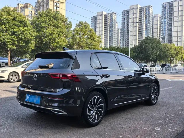 Volkswagen Golf — Фото автомобиля 4