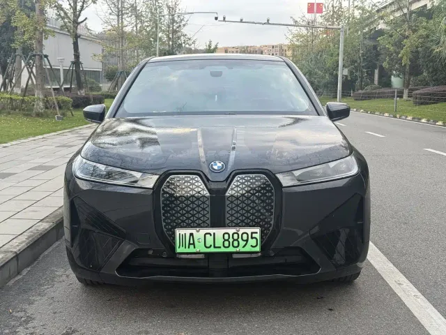 BMW iX — Фото автомобиля 2