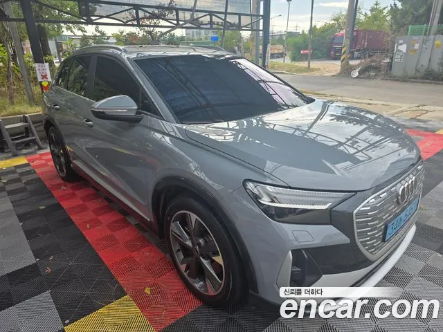 Audi Q4 e-tron F4 — Фото автомобиля 2