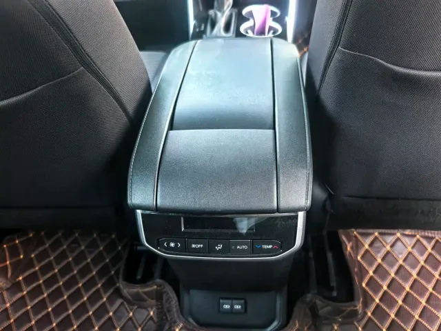 Toyota Highlander — Фото автомобиля 10