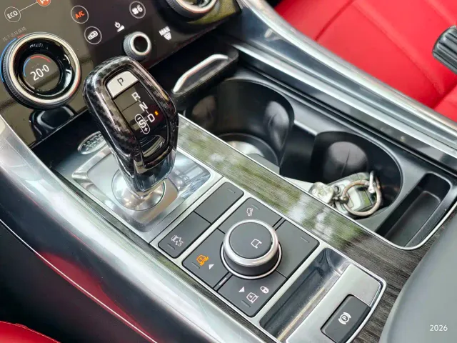 Land Rover Range Rover Sport — Фото автомобиля 16