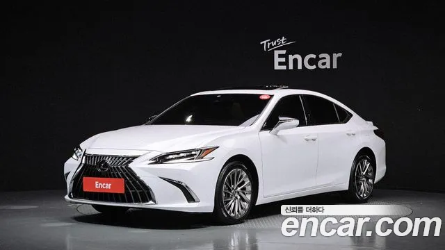 Фотография автомобиля — Lexus ES 7th Gen