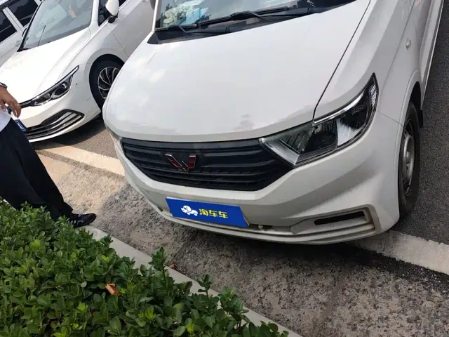 Wuling Hongguang V — Фото автомобиля 2
