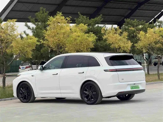 Li Auto L7 — Фото автомобиля 26