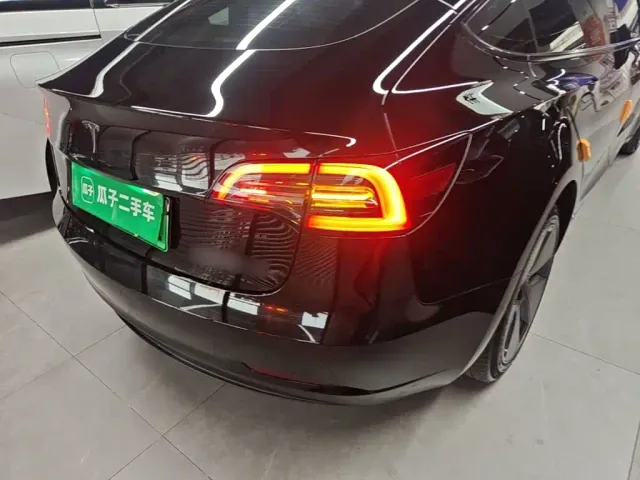 Tesla Model 3 — Фото автомобиля 7