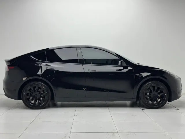Tesla Model Y — Фото автомобиля 26