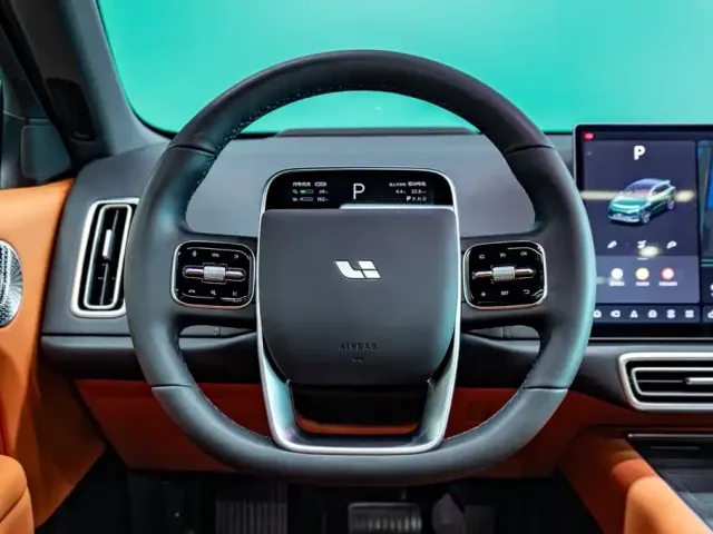 Li Auto L6 — Фото автомобиля 10