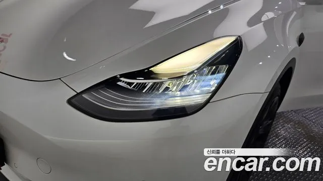 Tesla Model Y — Фото автомобиля 22