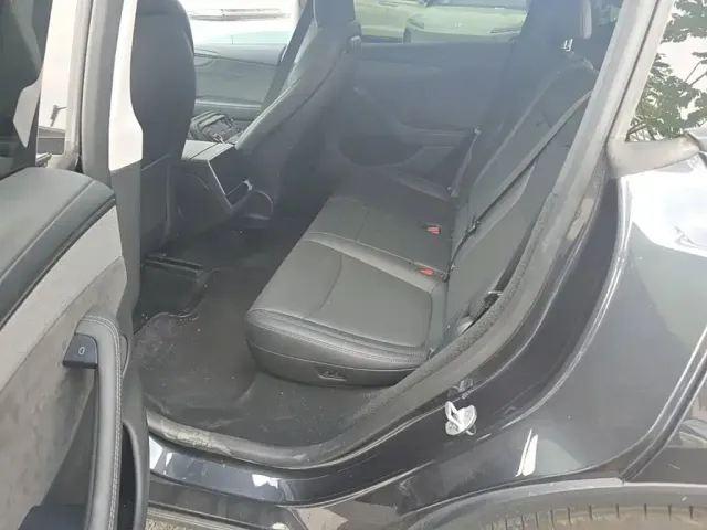 Tesla Model Y — Фото автомобиля 16