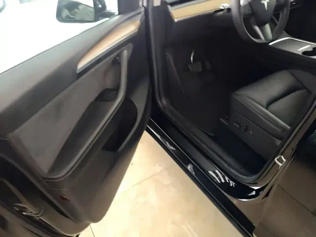 Tesla Model Y — Фото автомобиля 15