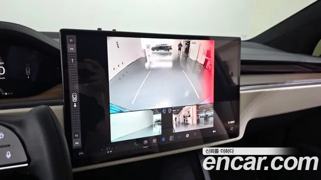 Tesla Model X — Фото автомобиля 20