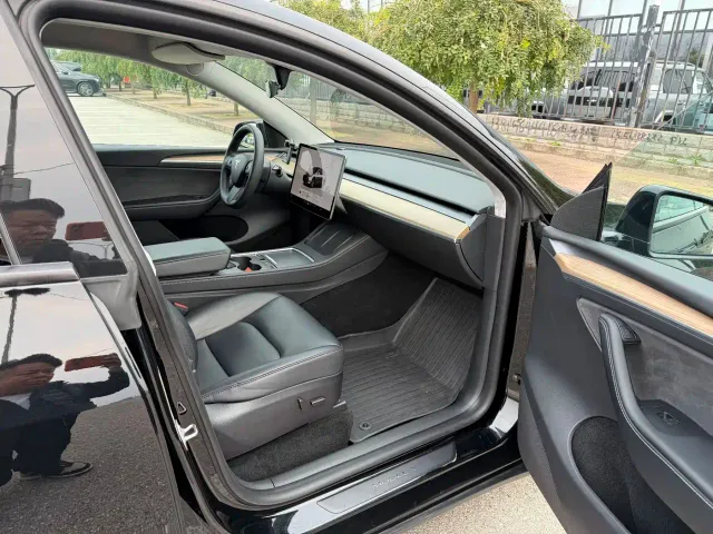 Tesla Model Y — Фото автомобиля 10