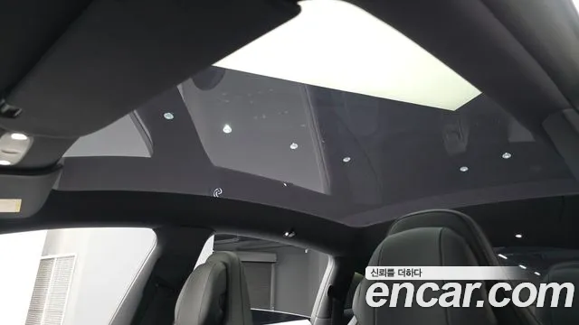 Tesla Model Y — Фото автомобиля 13