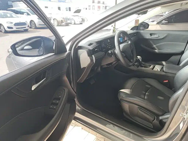 Roewe i5 — Фото автомобиля 15