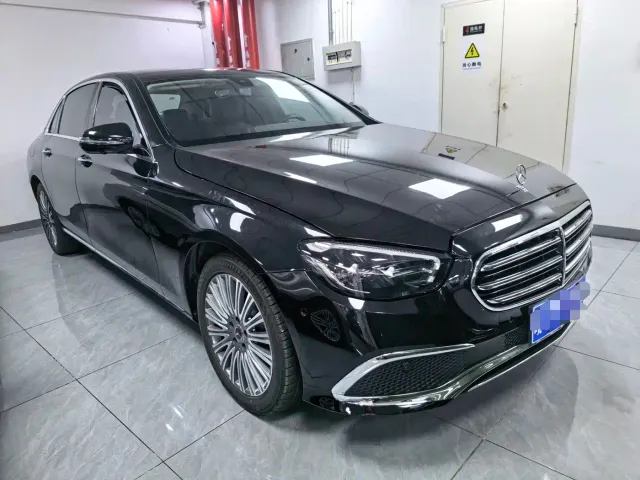 Mercedes-Benz E-Class — Фото автомобиля 3