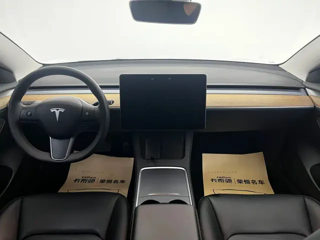 Tesla Model 3 — Фото автомобиля 4