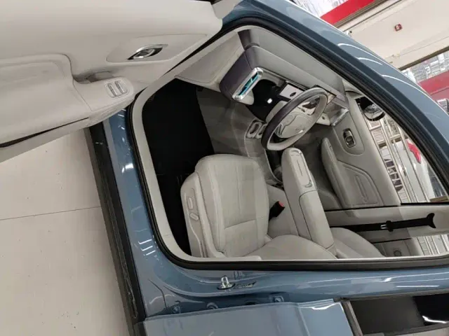 Leapmotor B10 — Фото автомобиля 15