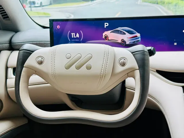 IM Motors LS6 — Фото автомобиля 16
