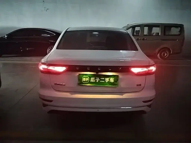 Geely Emgrand — Фото автомобиля 3
