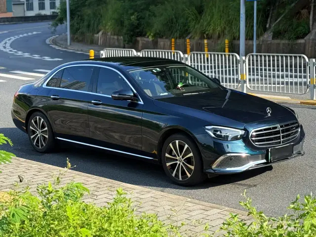 Mercedes-Benz E-Class — Фото автомобиля 4